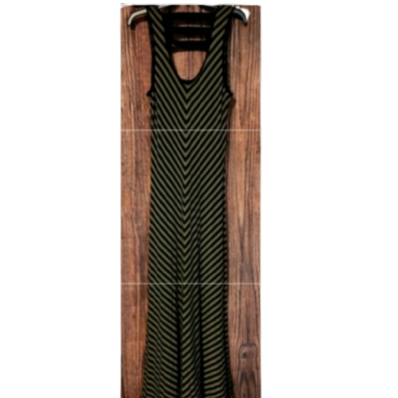 Kerryn Leigh Sleeveless Maxi Dress - Picture 2 of 5